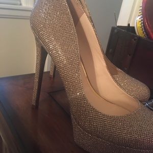 Jessica Simpson Gold Pumps